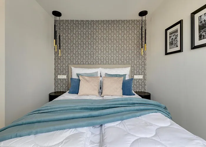 Petit Repit By Grand